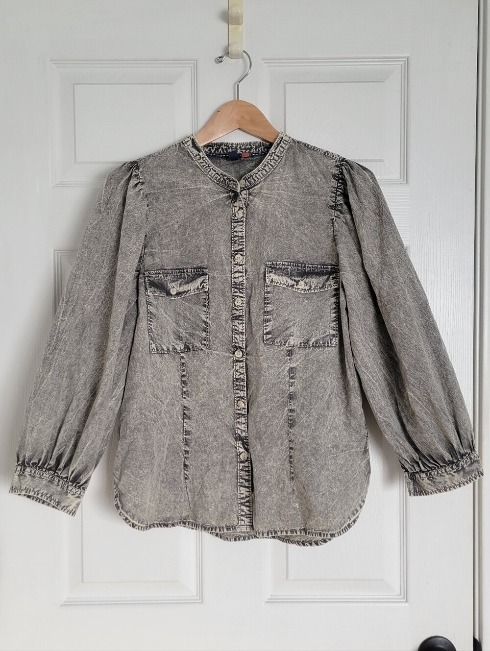 Pilcro Washed Gray Puff-Sleeve Button-Front Shirt